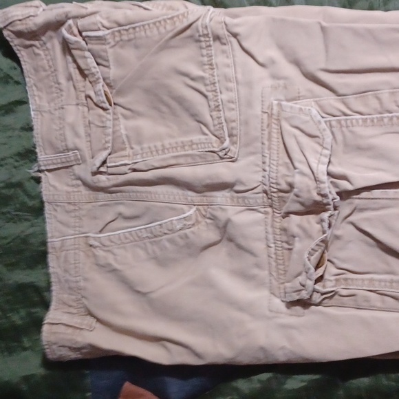 American Eagle khaki shorts light and a darker 1 size 34 - Picture 4 of 6